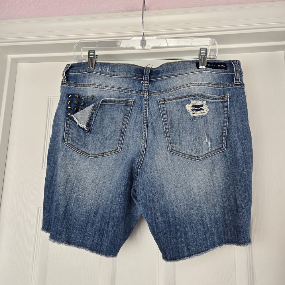 Rock & Republic Bumpershoot Denim Shorts Womens Size 14 Distressed Frayed‎ Jeans